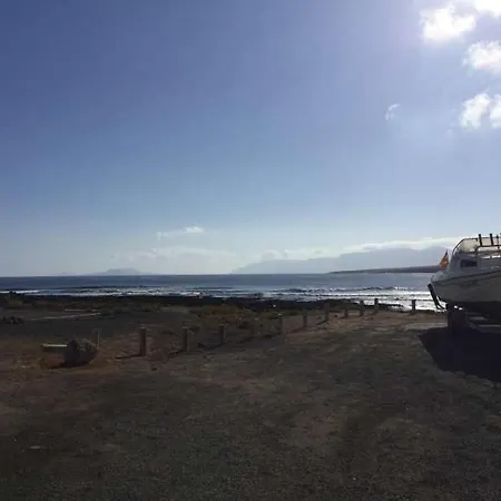 Sleeps 4 Wifi شقة La Costa