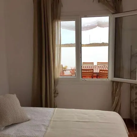 Sleeps 4 Wifi *