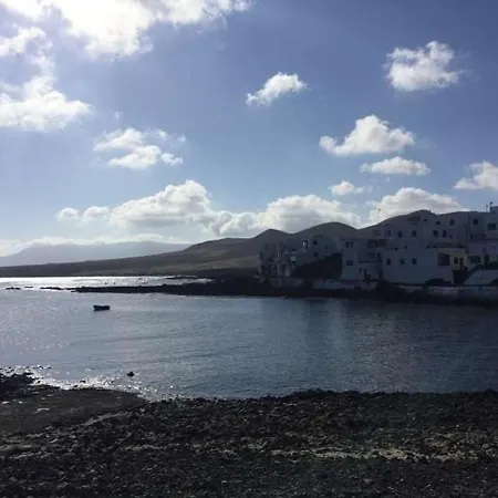 Sleeps 4 Wifi شقة La Costa